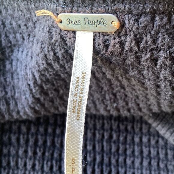 Free People Cold Shoulder Waffle Knit Boho Fringe Long Sleeve Top Size Small - Picture 9 of 13